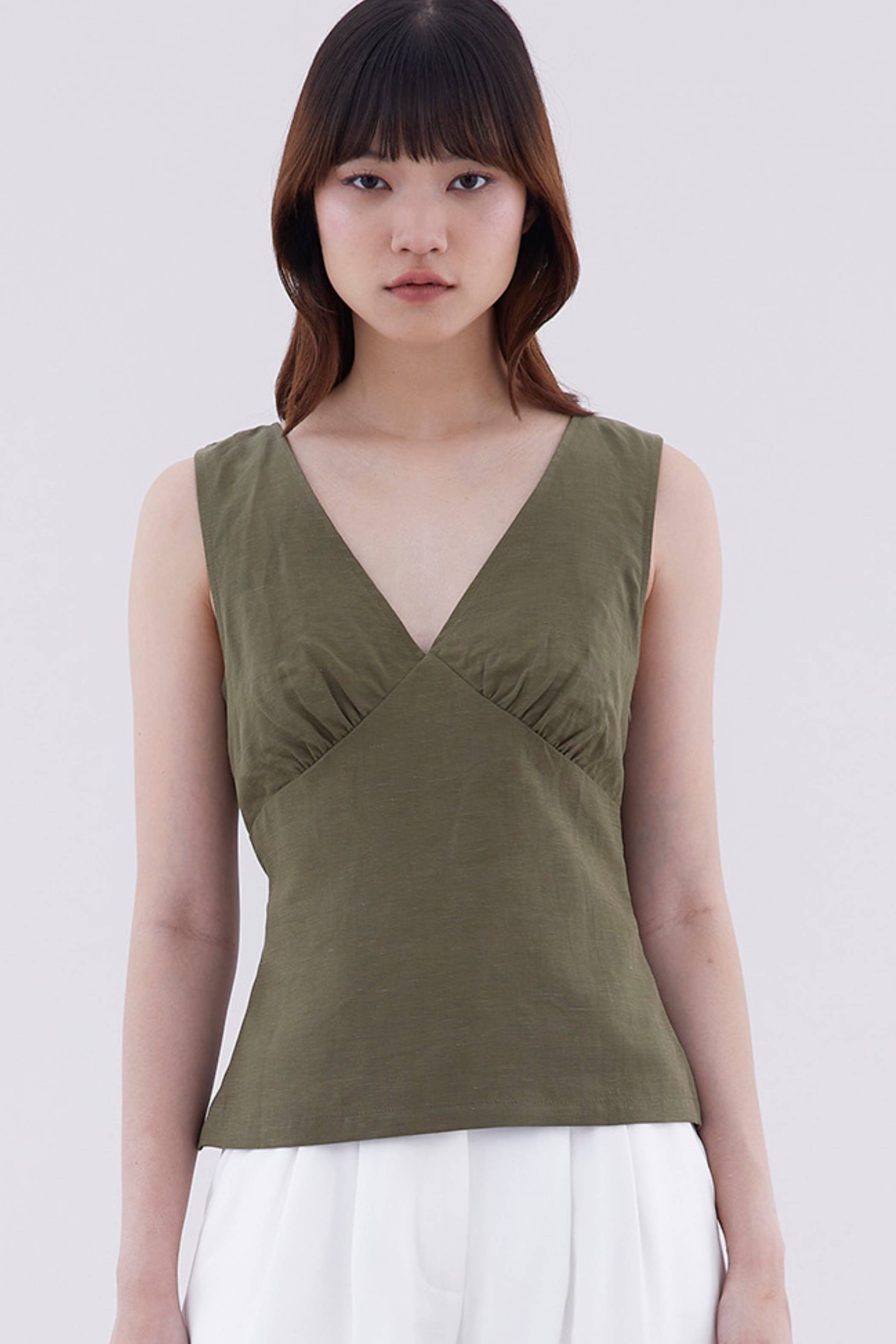 Gyral V-Neck Fitted Top