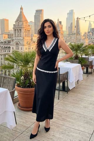 Jesecca V-Neck Fitted Top