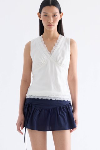 Jesecca V-Neck Fitted Top