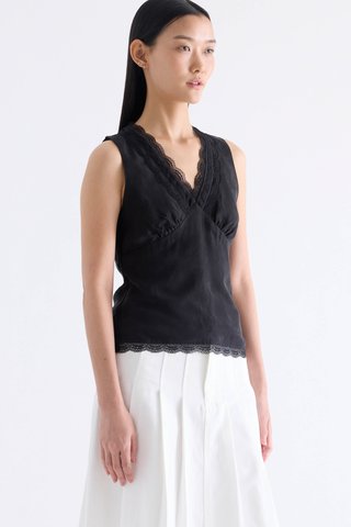 Jesecca V-Neck Fitted Top