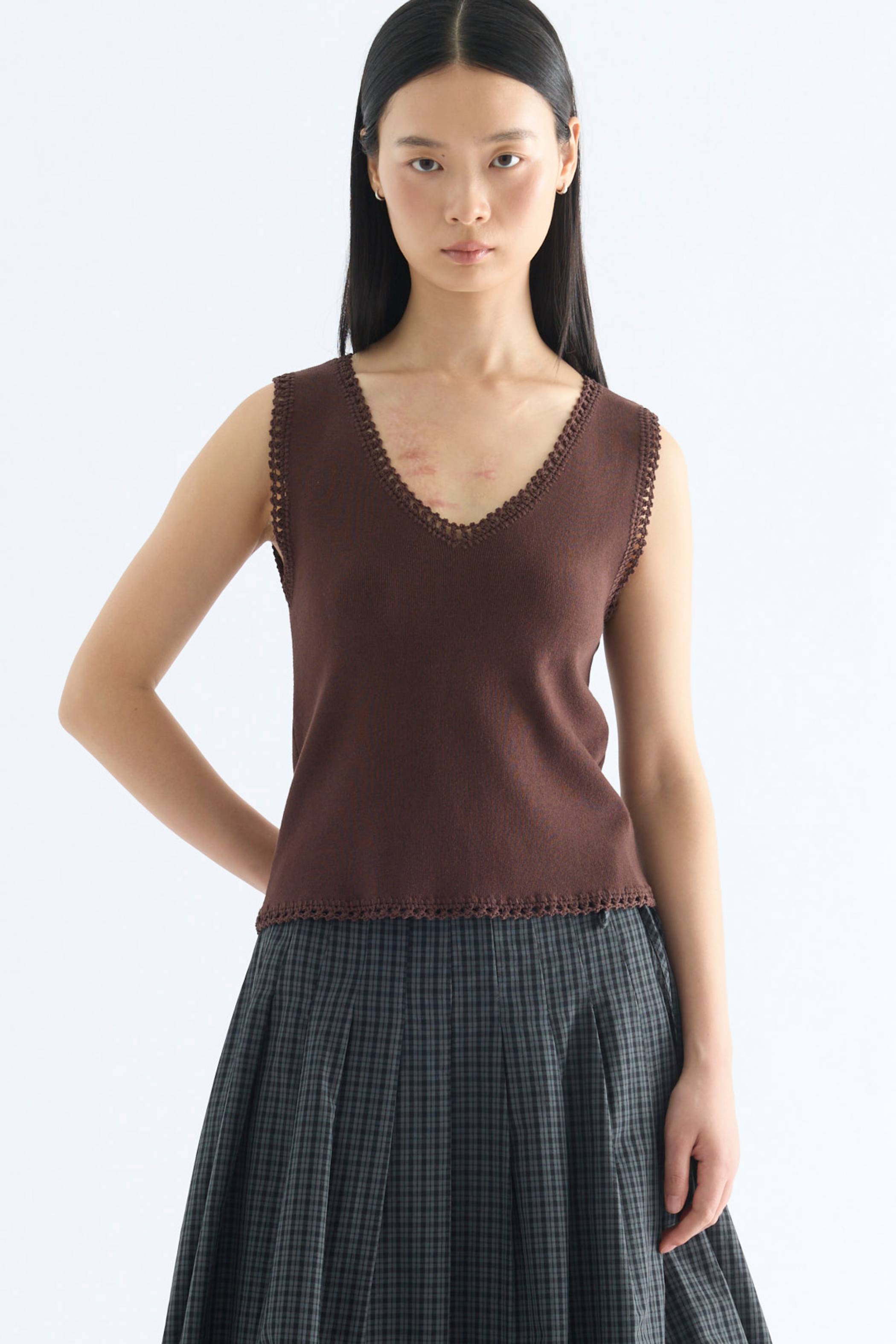 Decole Crochet Trim Knit Tank